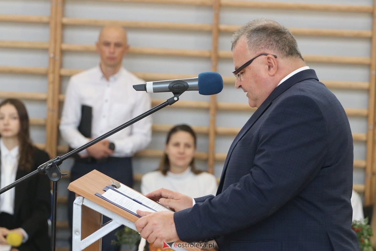 Rozpoczęcie roku szkolnego w SP 1 w Ostrołęce [02.09.2024] - zdjęcie #27 - eOstroleka.pl
