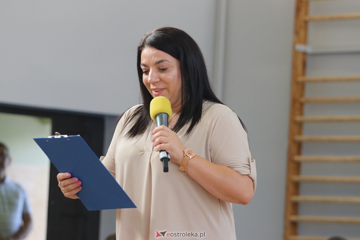 Rozpoczęcie roku szkolnego w SP 1 w Ostrołęce [02.09.2024] - zdjęcie #22 - eOstroleka.pl