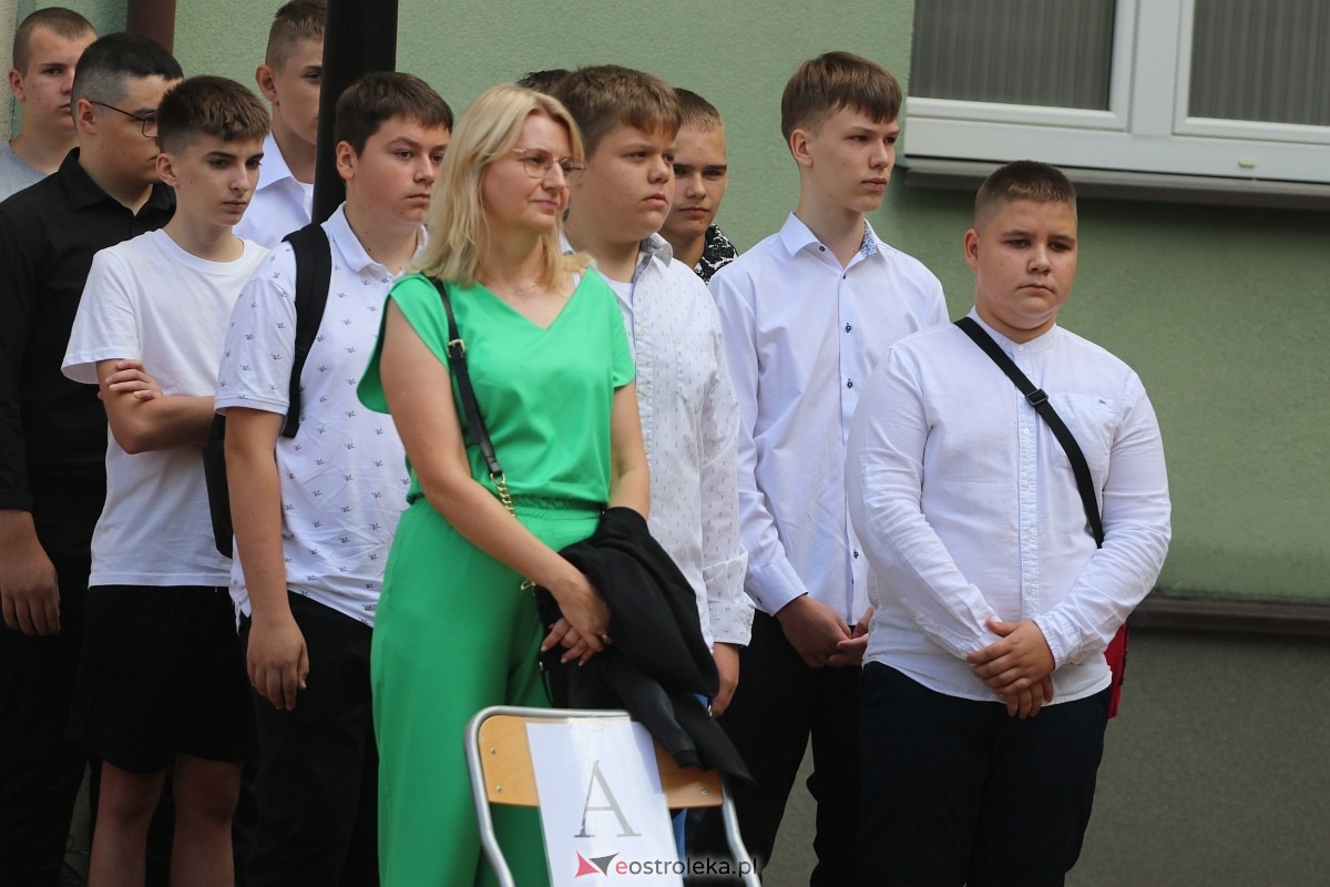 Rozpoczęcie roku szkolnego w ZSZ 1 w Ostrołęce [02.09.2024] - zdjęcie #86 - eOstroleka.pl