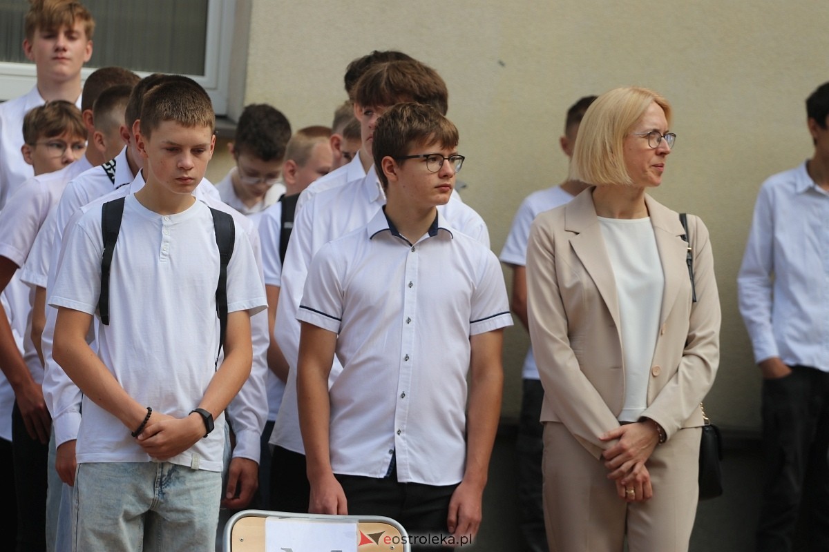 Rozpoczęcie roku szkolnego w ZSZ 1 w Ostrołęce [02.09.2024] - zdjęcie #83 - eOstroleka.pl