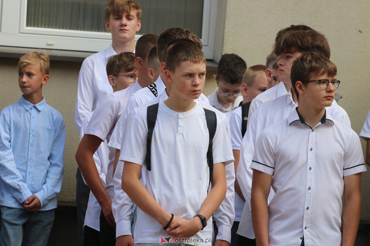 Rozpoczęcie roku szkolnego w ZSZ 1 w Ostrołęce [02.09.2024] - zdjęcie #82 - eOstroleka.pl