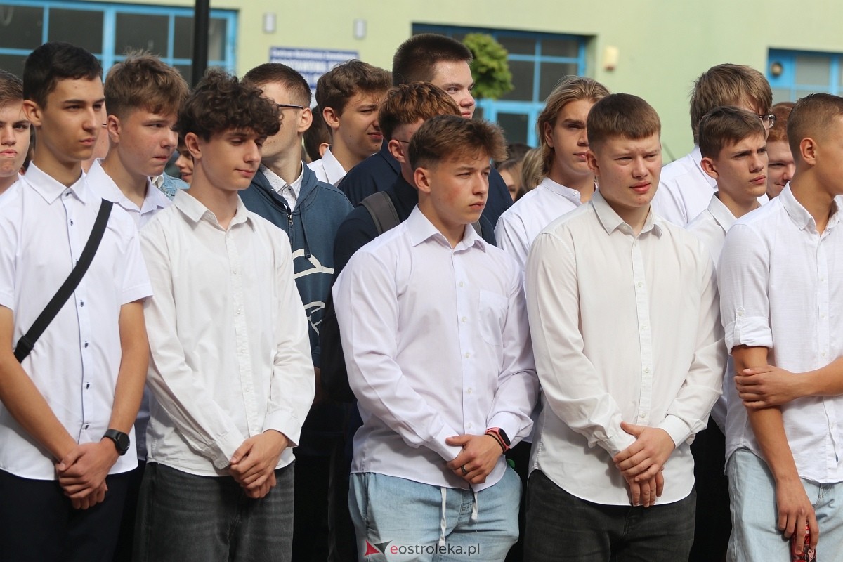 Rozpoczęcie roku szkolnego w ZSZ 1 w Ostrołęce [02.09.2024] - zdjęcie #75 - eOstroleka.pl