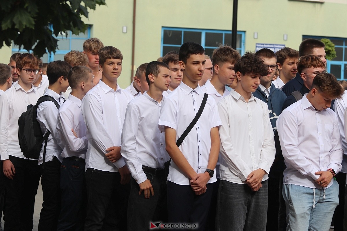 Rozpoczęcie roku szkolnego w ZSZ 1 w Ostrołęce [02.09.2024] - zdjęcie #74 - eOstroleka.pl