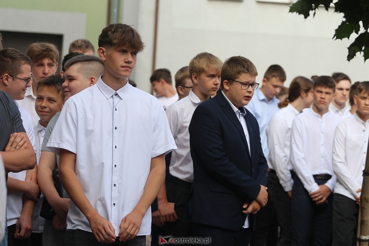 Rozpoczęcie roku szkolnego w ZSZ 1 w Ostrołęce [02.09.2024] - zdjęcie #73 - eOstroleka.pl