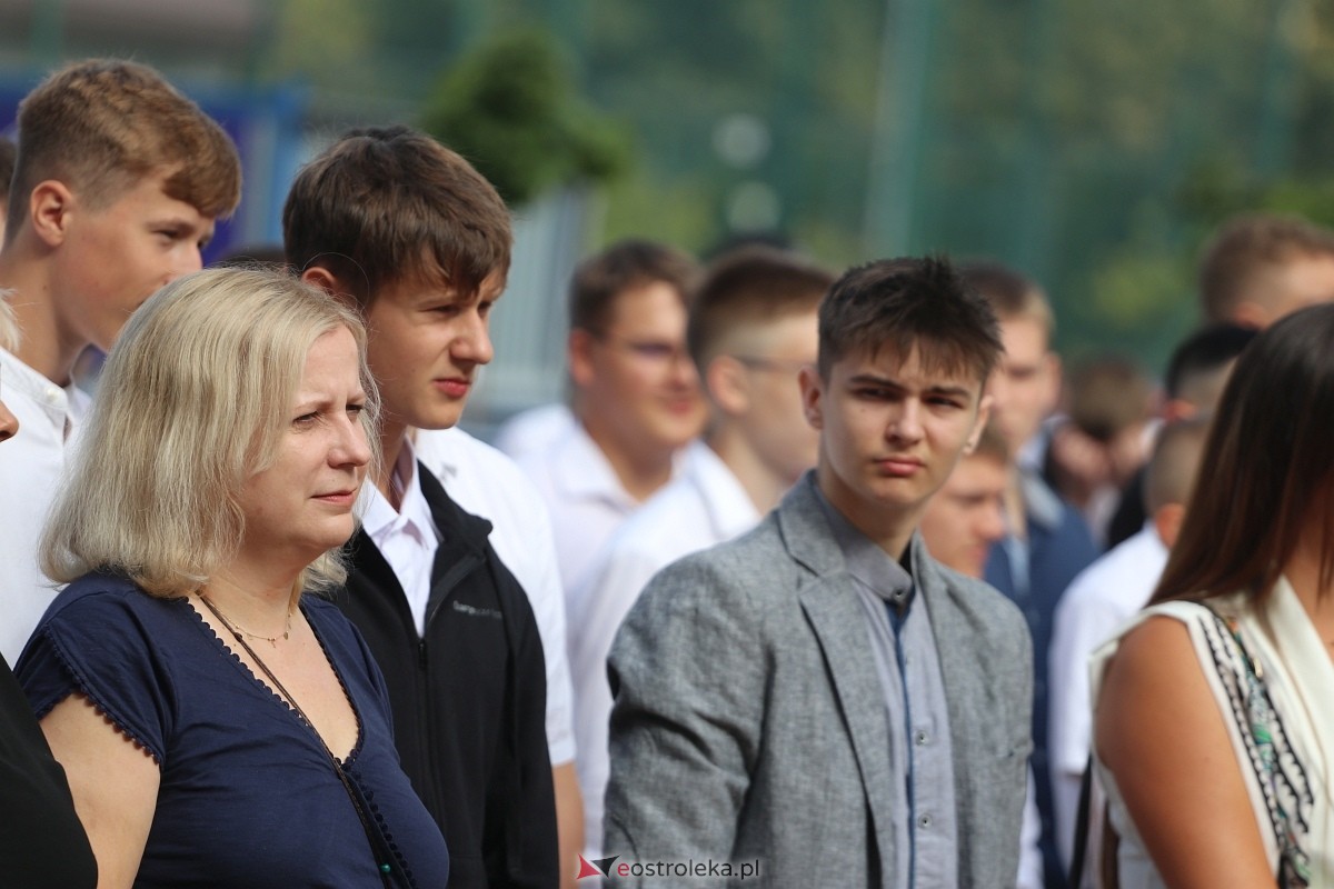 Rozpoczęcie roku szkolnego w ZSZ 1 w Ostrołęce [02.09.2024] - zdjęcie #69 - eOstroleka.pl