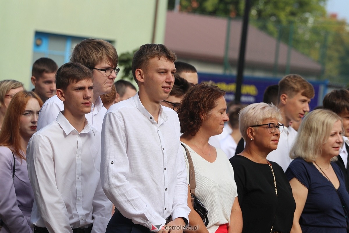 Rozpoczęcie roku szkolnego w ZSZ 1 w Ostrołęce [02.09.2024] - zdjęcie #68 - eOstroleka.pl