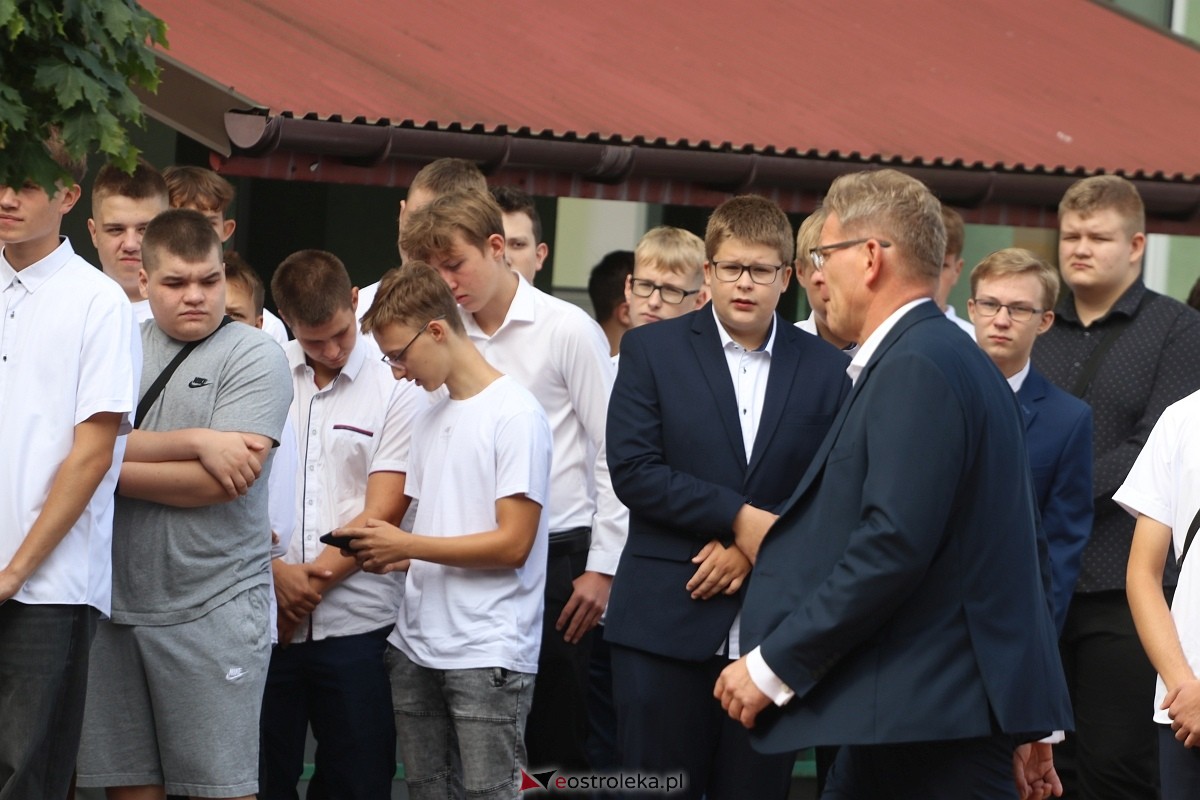Rozpoczęcie roku szkolnego w ZSZ 1 w Ostrołęce [02.09.2024] - zdjęcie #64 - eOstroleka.pl