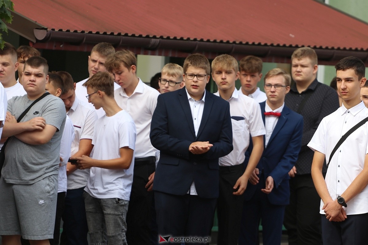 Rozpoczęcie roku szkolnego w ZSZ 1 w Ostrołęce [02.09.2024] - zdjęcie #63 - eOstroleka.pl