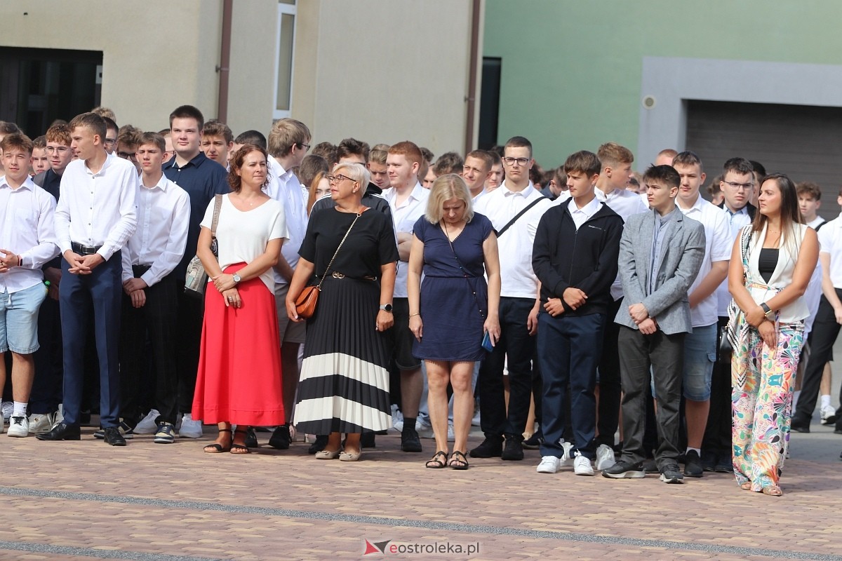 Rozpoczęcie roku szkolnego w ZSZ 1 w Ostrołęce [02.09.2024] - zdjęcie #51 - eOstroleka.pl