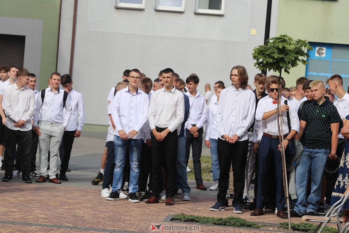 Rozpoczęcie roku szkolnego w ZSZ 1 w Ostrołęce [02.09.2024] - zdjęcie #50 - eOstroleka.pl