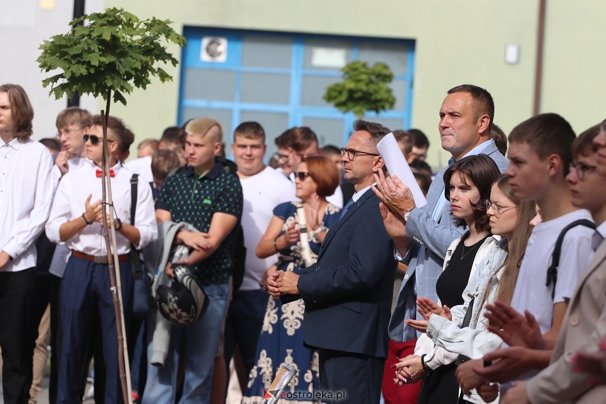 Rozpoczęcie roku szkolnego w ZSZ 1 w Ostrołęce [02.09.2024] - zdjęcie #49 - eOstroleka.pl