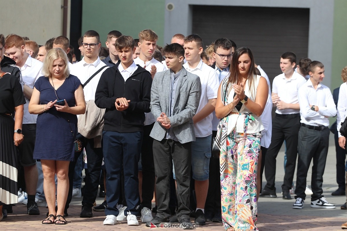 Rozpoczęcie roku szkolnego w ZSZ 1 w Ostrołęce [02.09.2024] - zdjęcie #47 - eOstroleka.pl