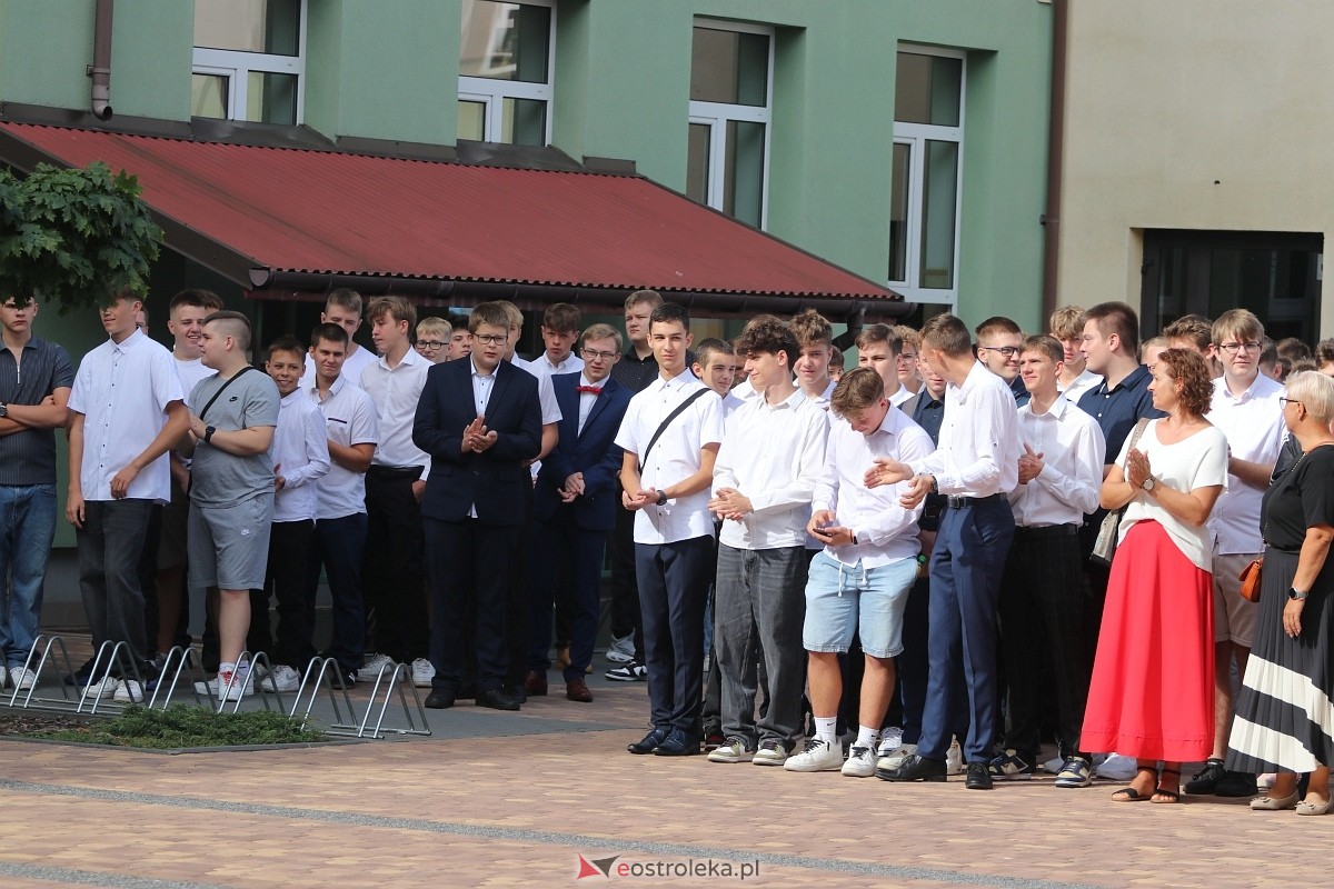 Rozpoczęcie roku szkolnego w ZSZ 1 w Ostrołęce [02.09.2024] - zdjęcie #46 - eOstroleka.pl
