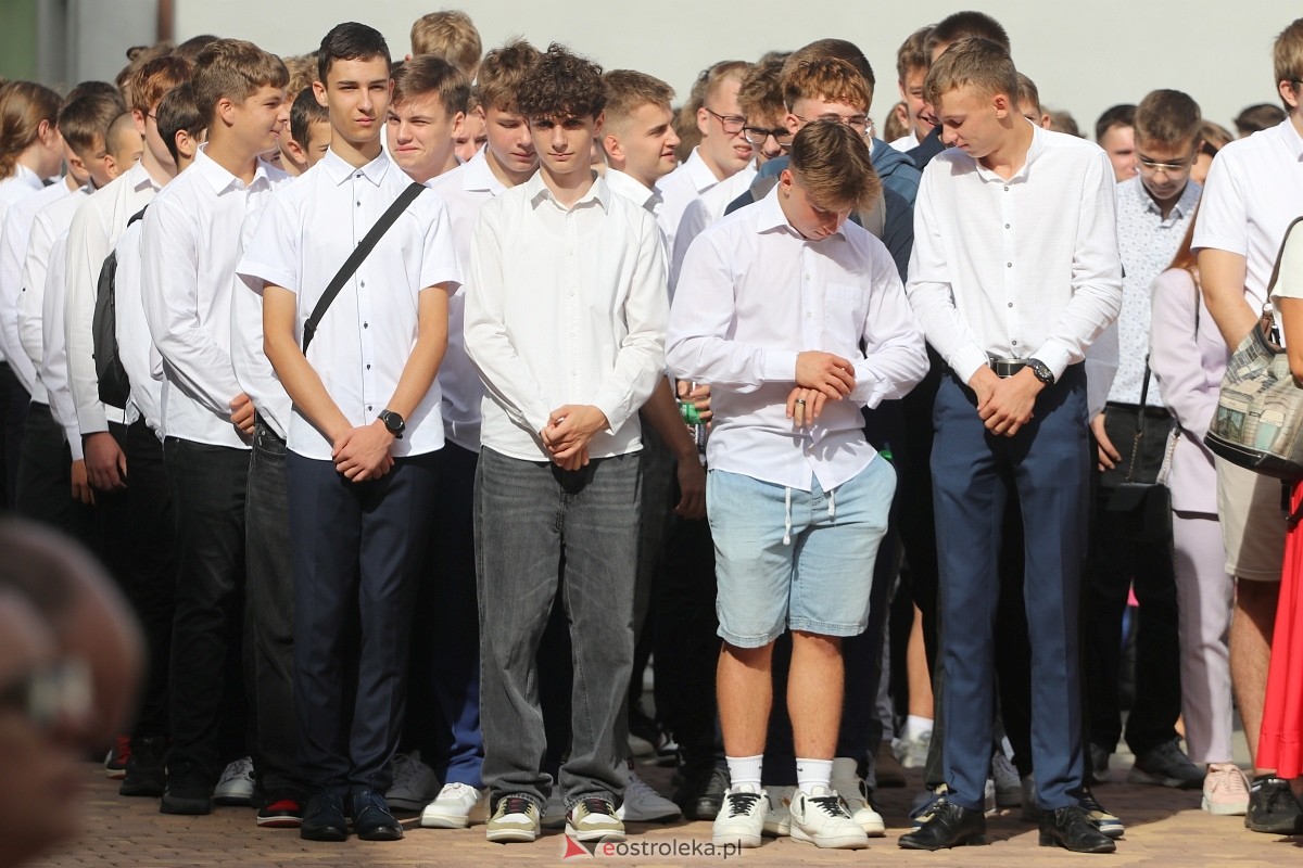 Rozpoczęcie roku szkolnego w ZSZ 1 w Ostrołęce [02.09.2024] - zdjęcie #29 - eOstroleka.pl