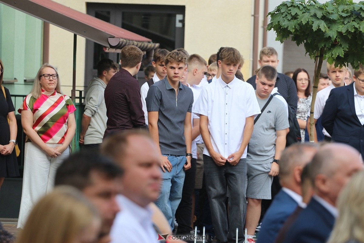 Rozpoczęcie roku szkolnego w ZSZ 1 w Ostrołęce [02.09.2024] - zdjęcie #28 - eOstroleka.pl