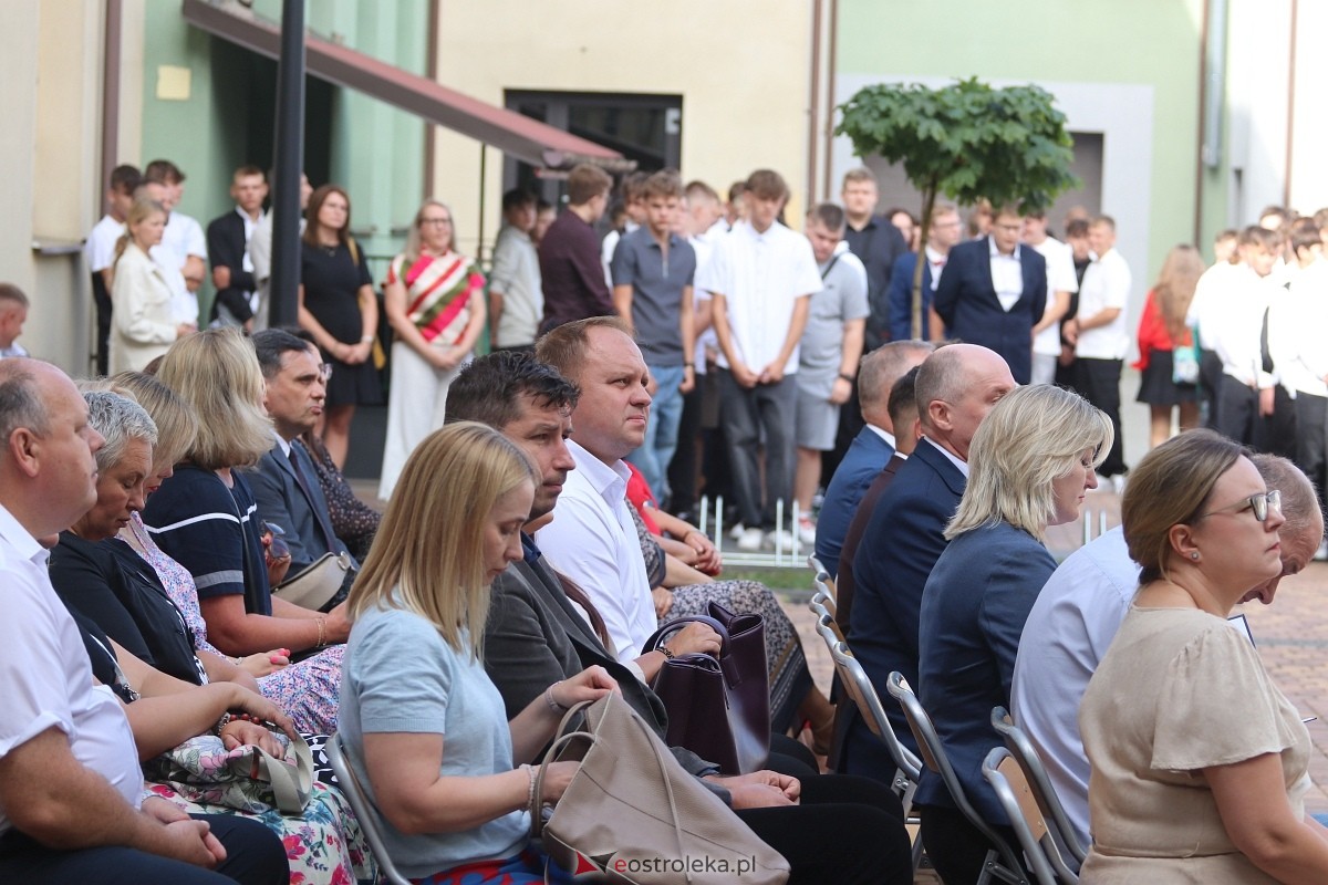 Rozpoczęcie roku szkolnego w ZSZ 1 w Ostrołęce [02.09.2024] - zdjęcie #27 - eOstroleka.pl