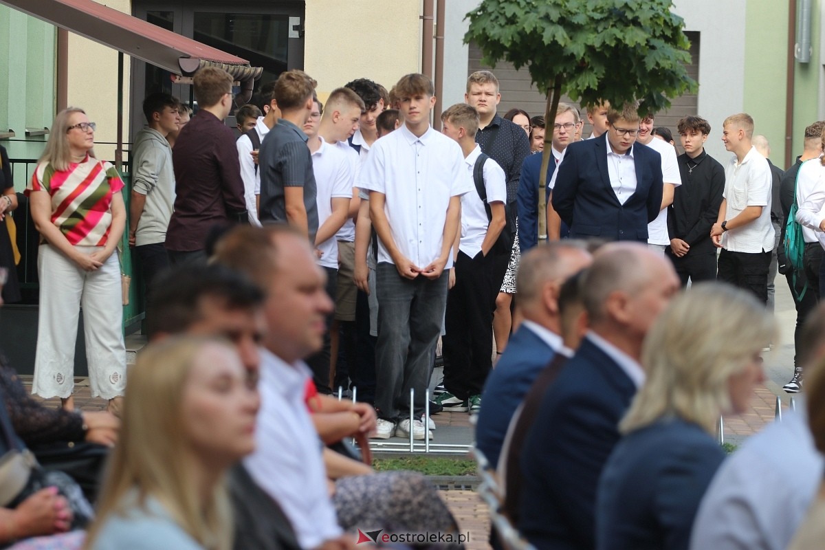 Rozpoczęcie roku szkolnego w ZSZ 1 w Ostrołęce [02.09.2024] - zdjęcie #25 - eOstroleka.pl