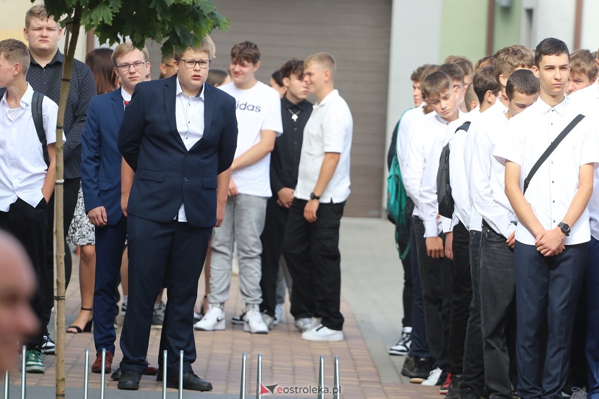Rozpoczęcie roku szkolnego w ZSZ 1 w Ostrołęce [02.09.2024] - zdjęcie #24 - eOstroleka.pl