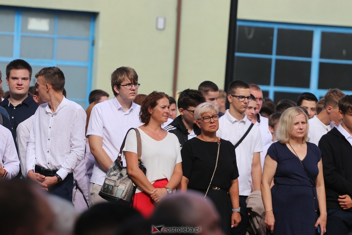 Rozpoczęcie roku szkolnego w ZSZ 1 w Ostrołęce [02.09.2024] - zdjęcie #21 - eOstroleka.pl
