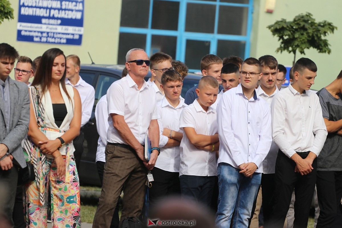 Rozpoczęcie roku szkolnego w ZSZ 1 w Ostrołęce [02.09.2024] - zdjęcie #20 - eOstroleka.pl