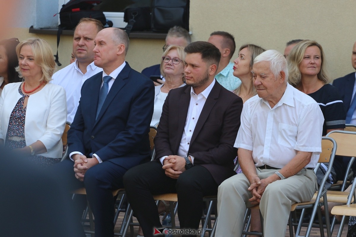 Rozpoczęcie roku szkolnego w ZSZ 1 w Ostrołęce [02.09.2024] - zdjęcie #8 - eOstroleka.pl