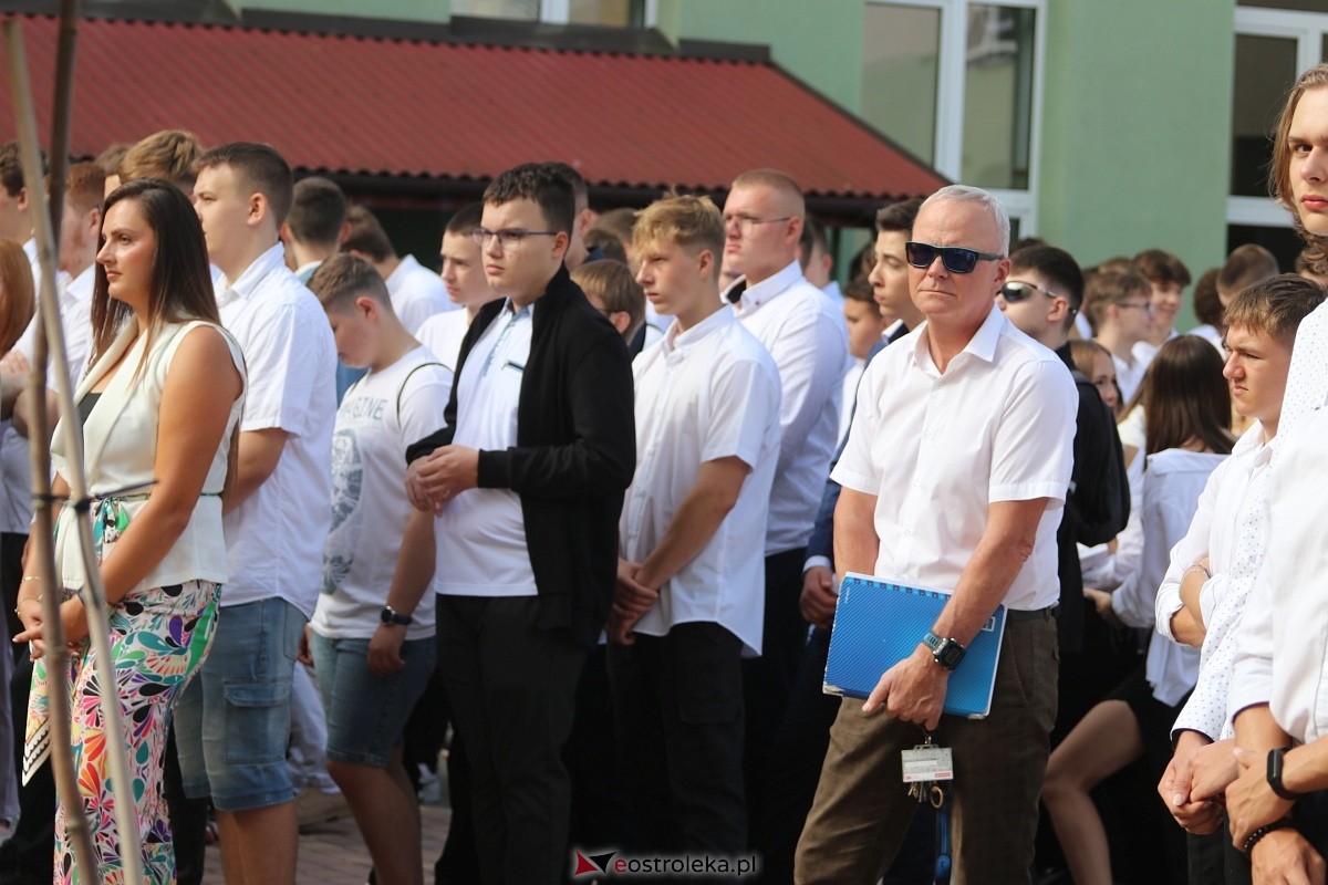 Rozpoczęcie roku szkolnego w ZSZ 1 w Ostrołęce [02.09.2024] - zdjęcie #3 - eOstroleka.pl