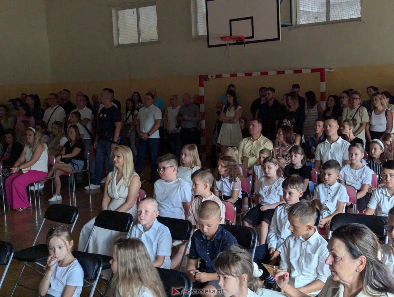Rozpoczęcie roku szkolnego w SP 6 w Ostrołęce [02.09.2024] - zdjęcie #55 - eOstroleka.pl