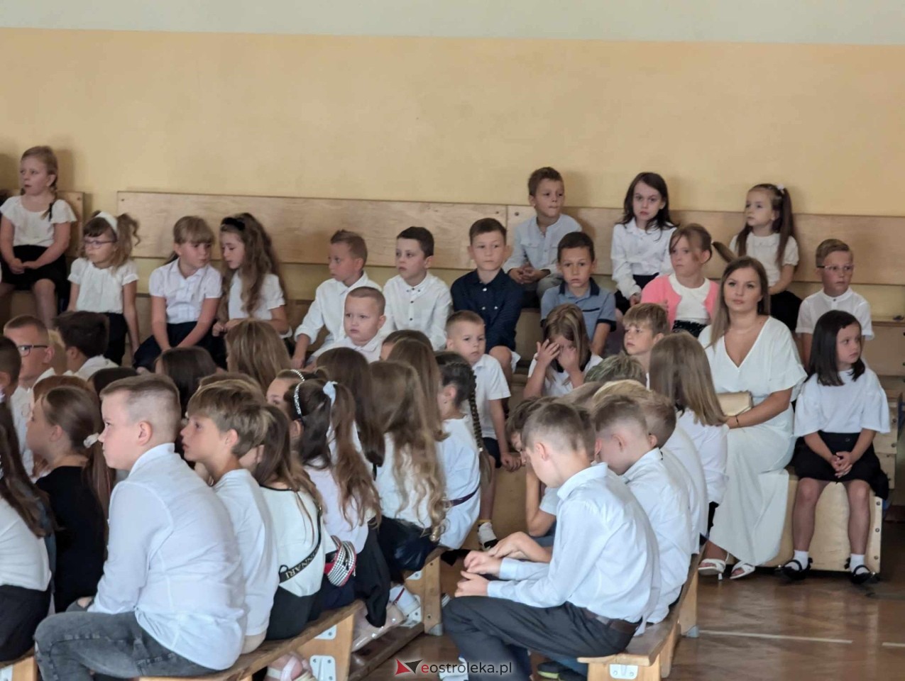 Rozpoczęcie roku szkolnego w SP 6 w Ostrołęce [02.09.2024] - zdjęcie #54 - eOstroleka.pl
