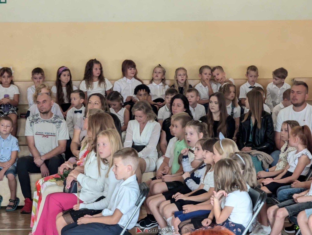 Rozpoczęcie roku szkolnego w SP 6 w Ostrołęce [02.09.2024] - zdjęcie #52 - eOstroleka.pl