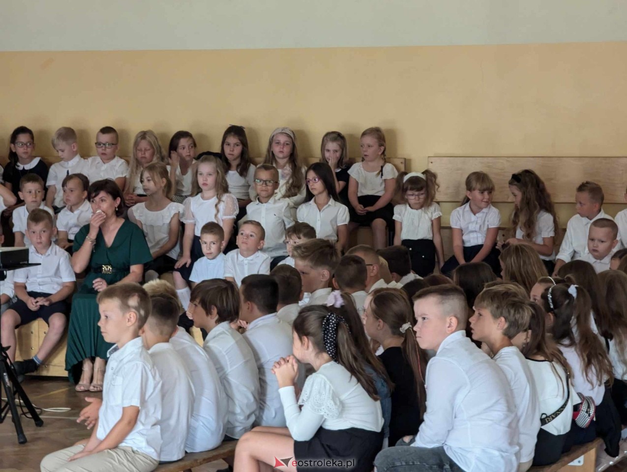 Rozpoczęcie roku szkolnego w SP 6 w Ostrołęce [02.09.2024] - zdjęcie #51 - eOstroleka.pl