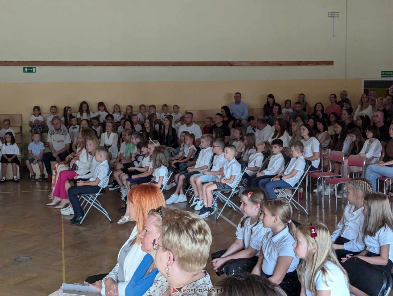 Rozpoczęcie roku szkolnego w SP 6 w Ostrołęce [02.09.2024] - zdjęcie #49 - eOstroleka.pl