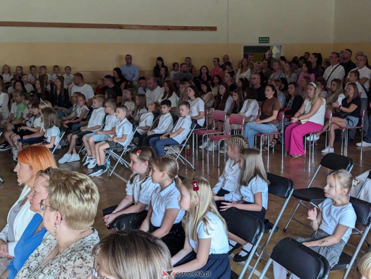Rozpoczęcie roku szkolnego w SP 6 w Ostrołęce [02.09.2024] - zdjęcie #48 - eOstroleka.pl