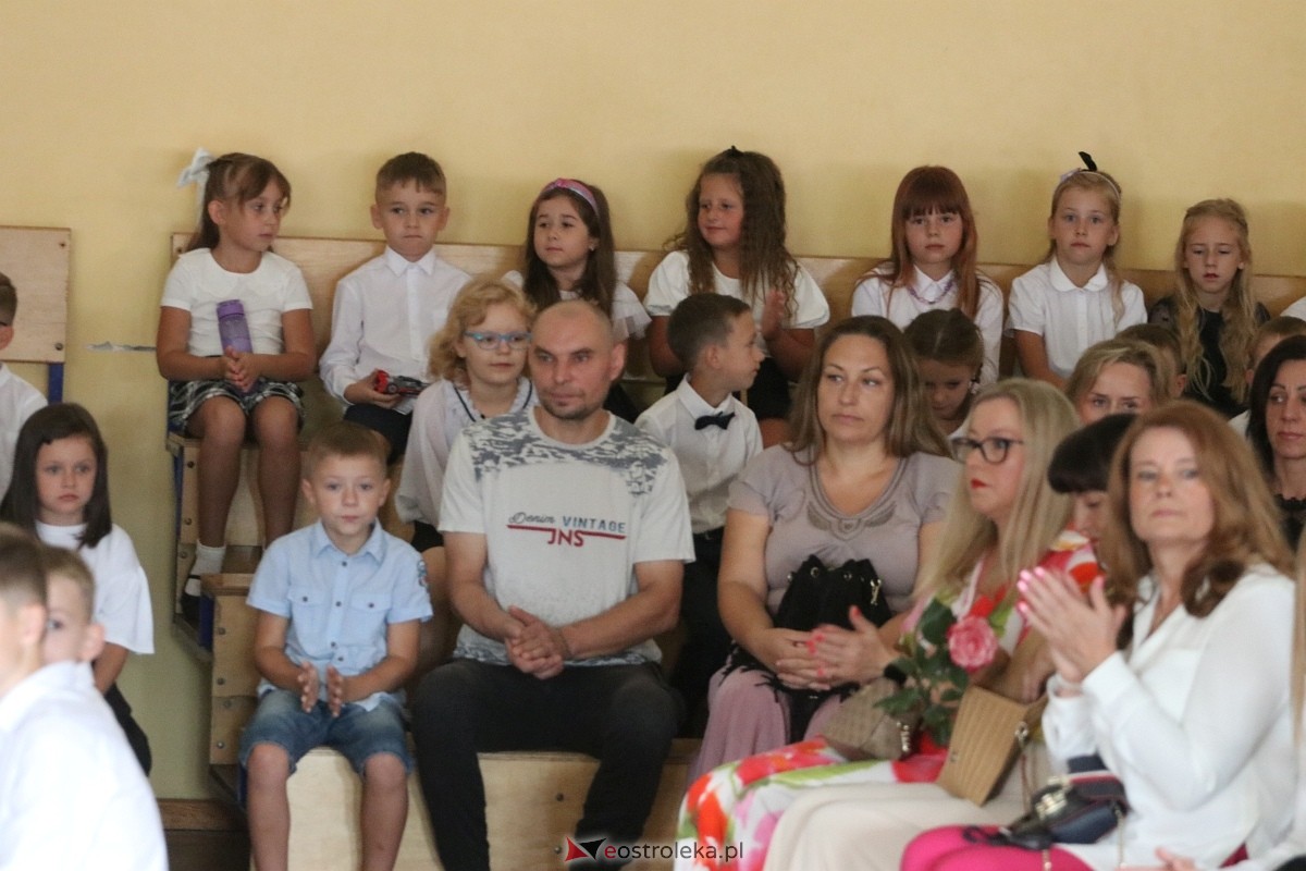 Rozpoczęcie roku szkolnego w SP 6 w Ostrołęce [02.09.2024] - zdjęcie #44 - eOstroleka.pl