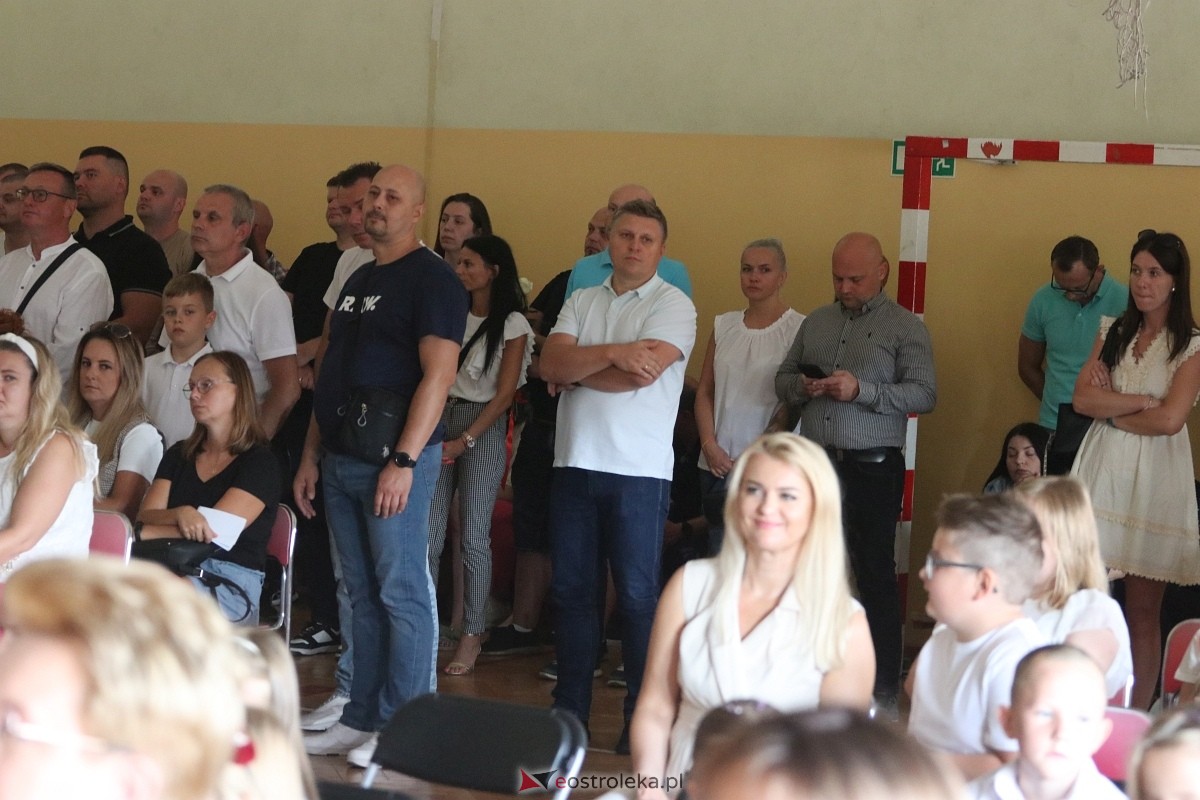 Rozpoczęcie roku szkolnego w SP 6 w Ostrołęce [02.09.2024] - zdjęcie #35 - eOstroleka.pl