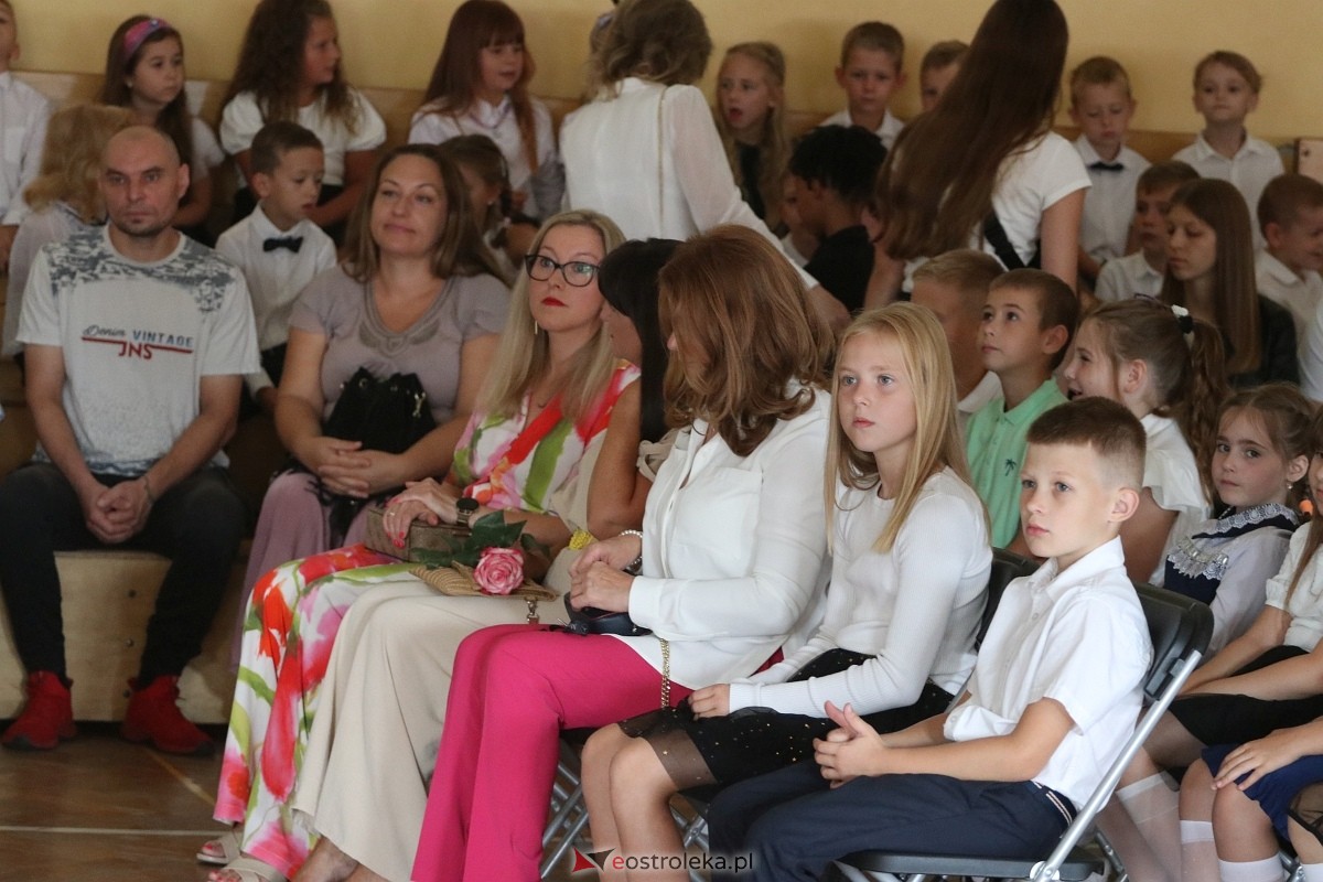 Rozpoczęcie roku szkolnego w SP 6 w Ostrołęce [02.09.2024] - zdjęcie #28 - eOstroleka.pl