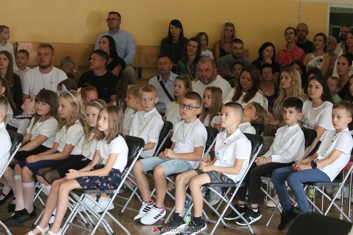Rozpoczęcie roku szkolnego w SP 6 w Ostrołęce [02.09.2024] - zdjęcie #21 - eOstroleka.pl