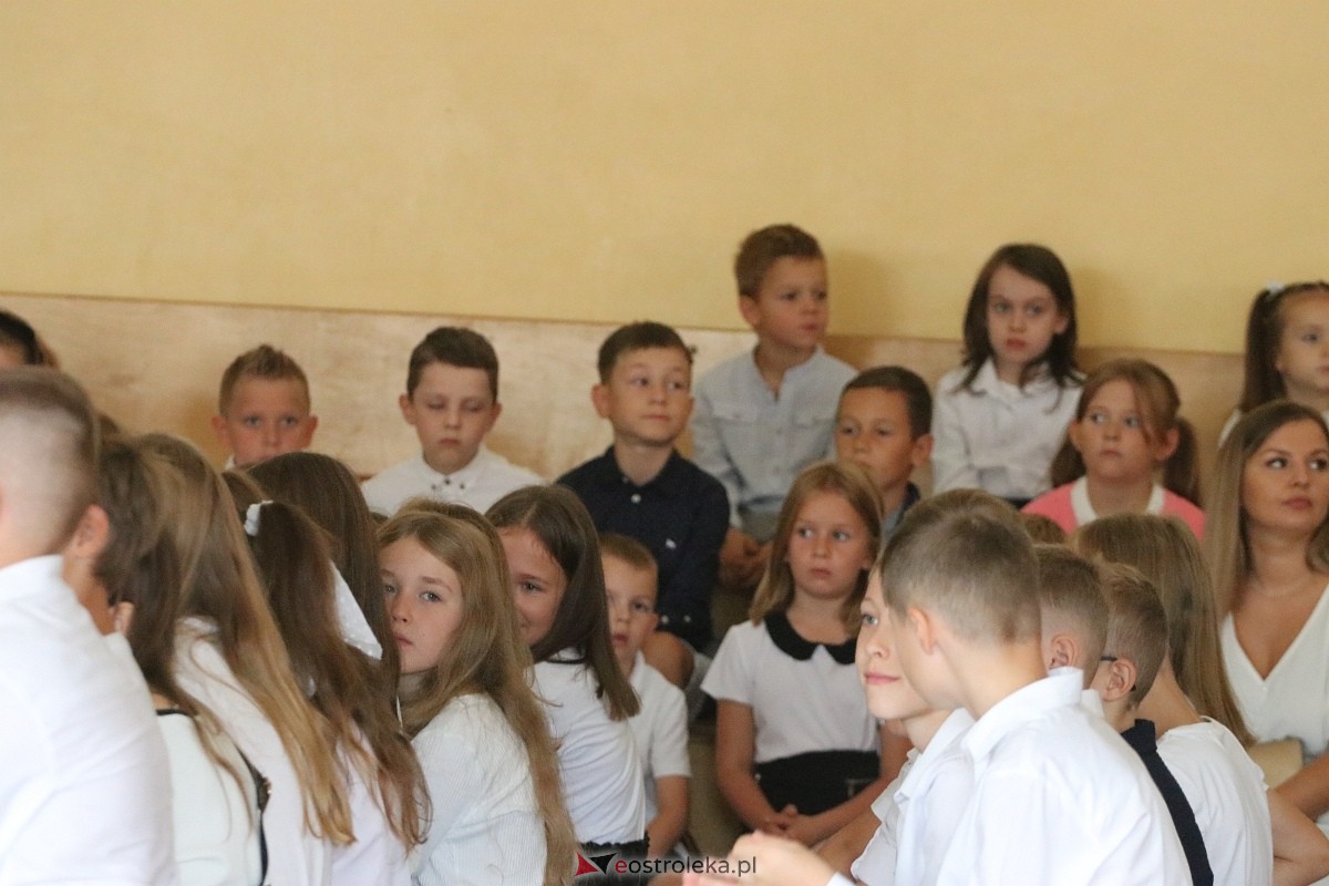 Rozpoczęcie roku szkolnego w SP 6 w Ostrołęce [02.09.2024] - zdjęcie #5 - eOstroleka.pl