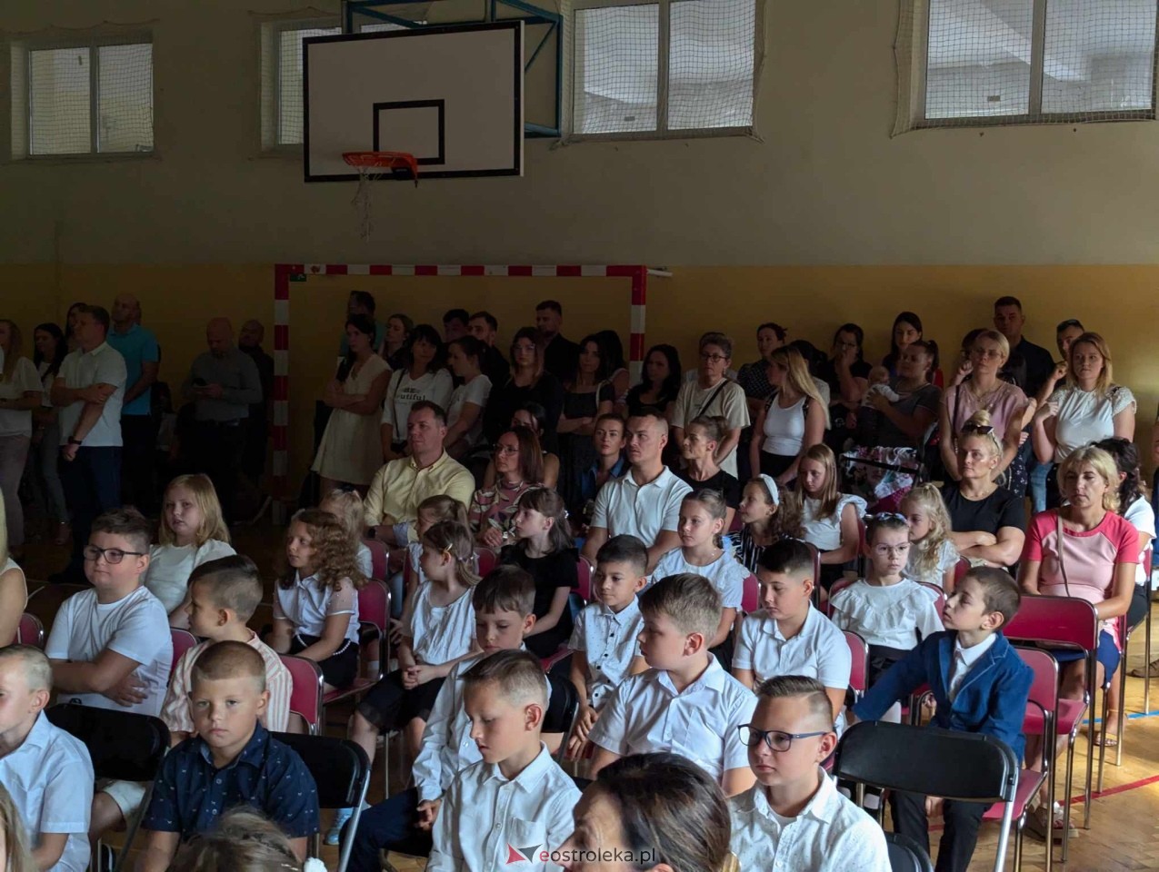 Rozpoczęcie roku szkolnego w SP 6 w Ostrołęce [02.09.2024] - zdjęcie #1 - eOstroleka.pl