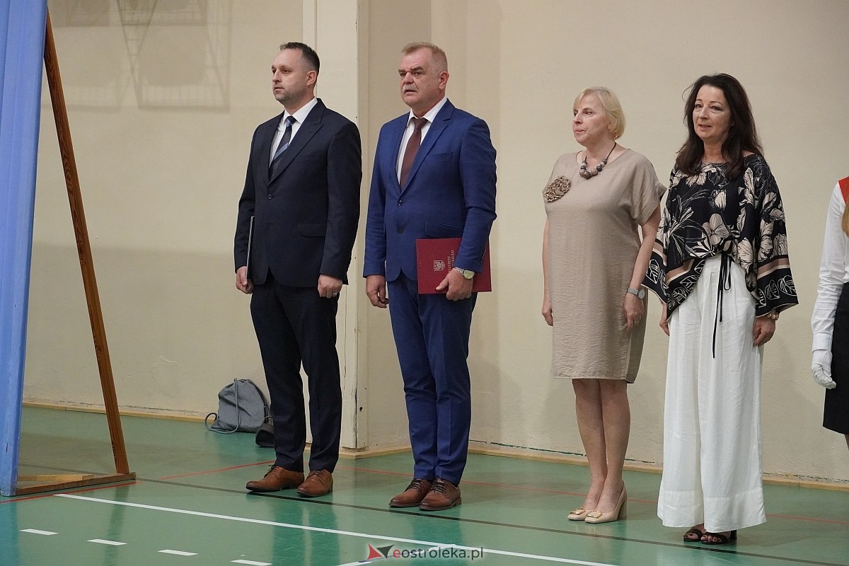 Rozpoczęcie roku szkolnego w 2024/2025 w Szkole Podstawowej nr 5 im. Zofii Niedziałkowskiej w Ostrołęce [02.09.2024] - zdjęcie #52 - eOstroleka.pl