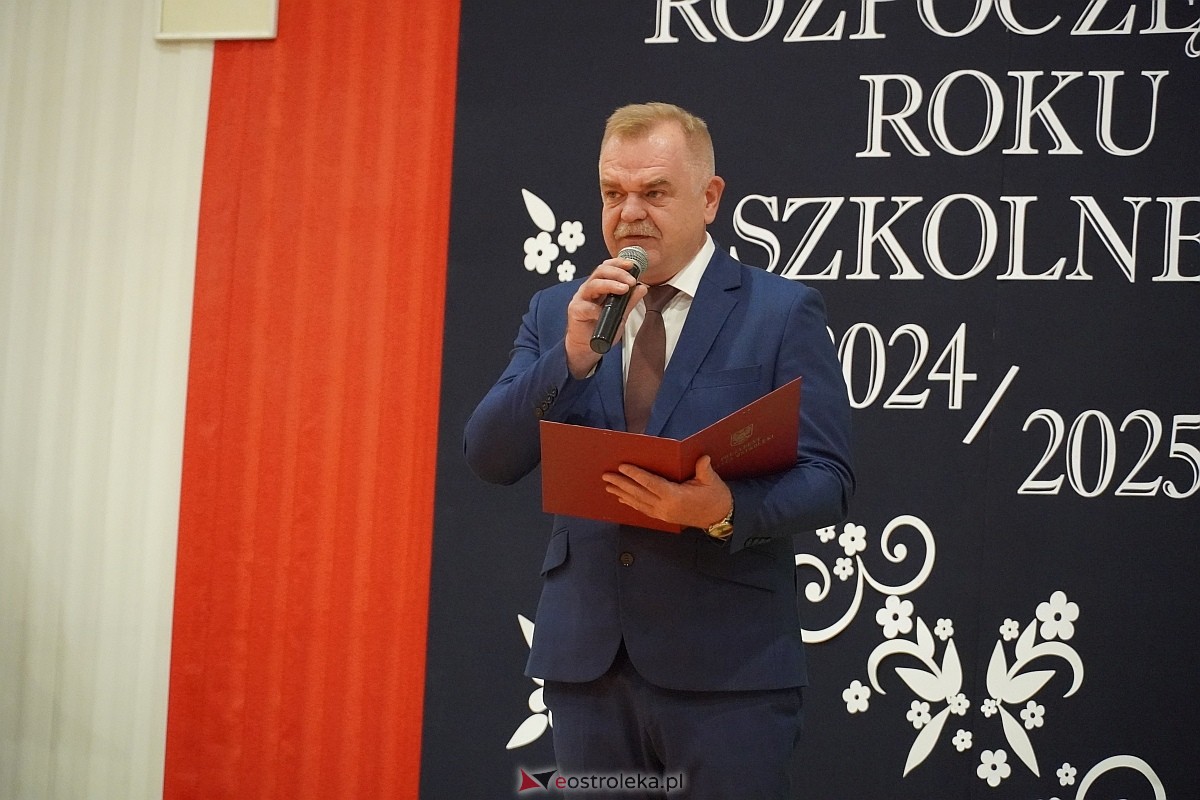Rozpoczęcie roku szkolnego w 2024/2025 w Szkole Podstawowej nr 5 im. Zofii Niedziałkowskiej w Ostrołęce [02.09.2024] - zdjęcie #42 - eOstroleka.pl