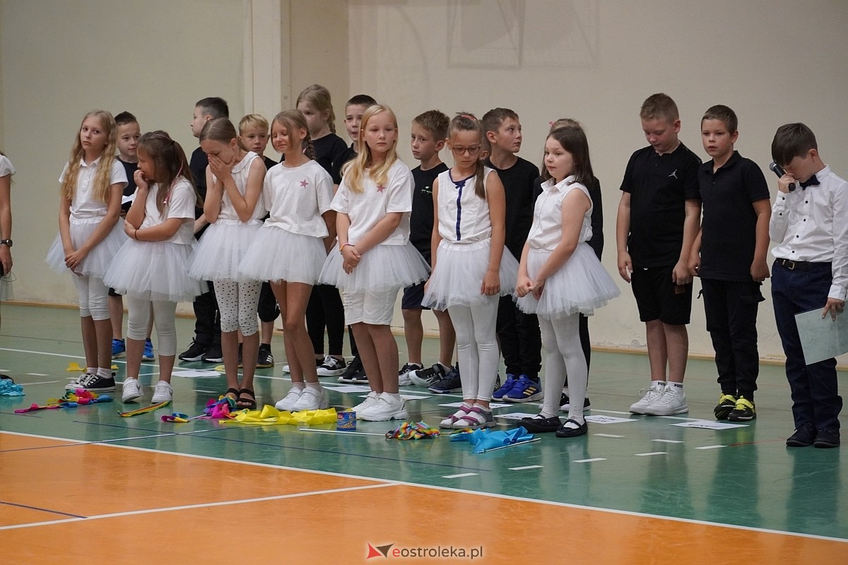Rozpoczęcie roku szkolnego w 2024/2025 w Szkole Podstawowej nr 5 im. Zofii Niedziałkowskiej w Ostrołęce [02.09.2024] - zdjęcie #41 - eOstroleka.pl