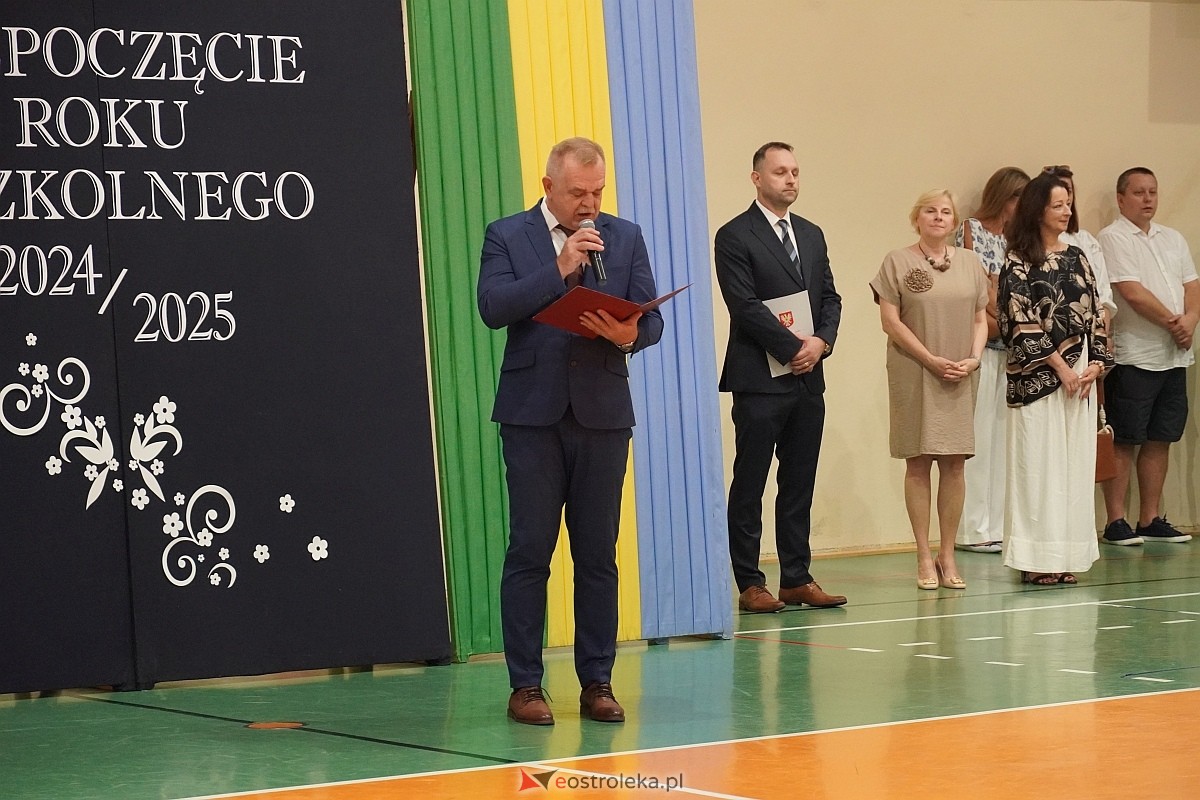 Rozpoczęcie roku szkolnego w 2024/2025 w Szkole Podstawowej nr 5 im. Zofii Niedziałkowskiej w Ostrołęce [02.09.2024] - zdjęcie #37 - eOstroleka.pl
