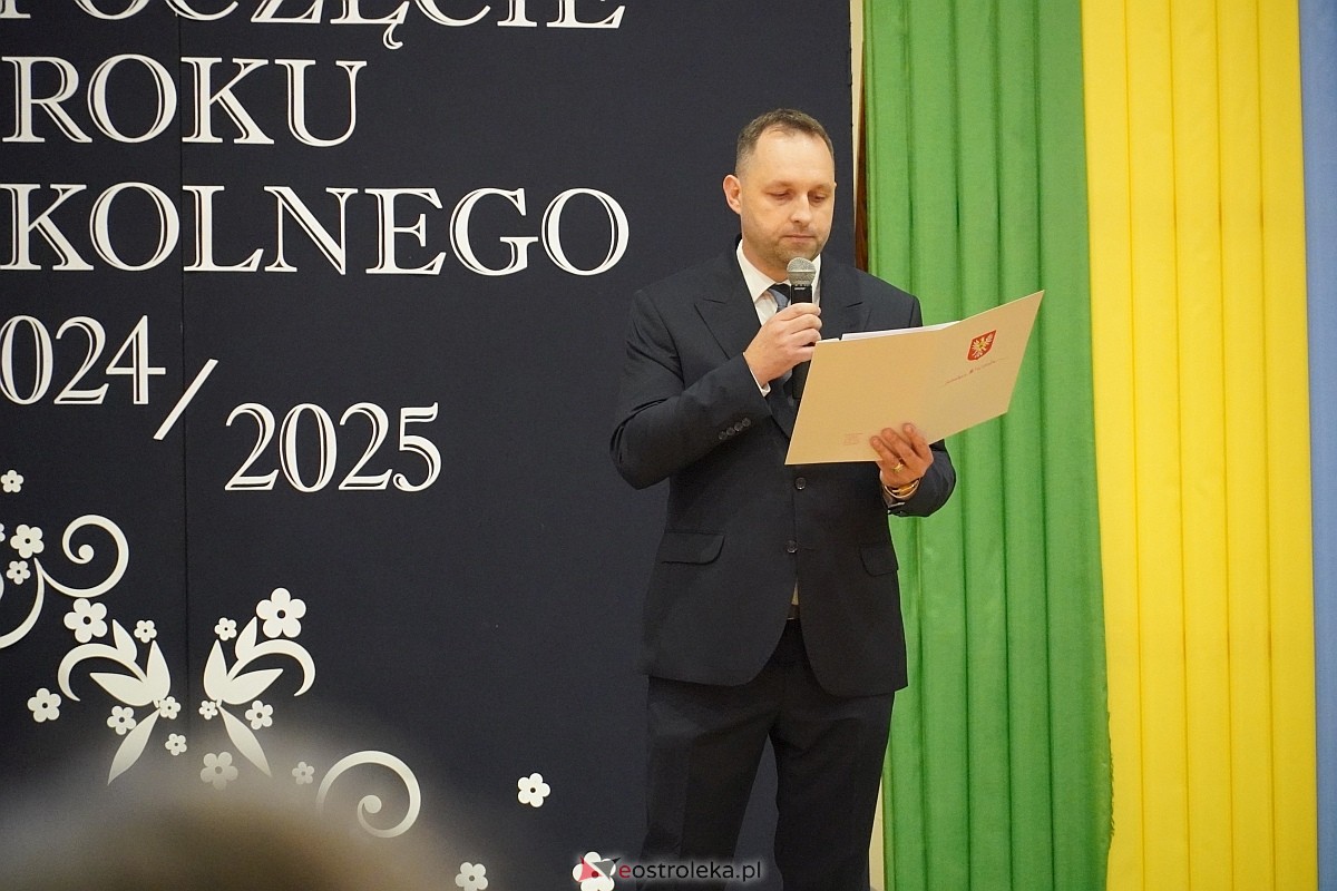 Rozpoczęcie roku szkolnego w 2024/2025 w Szkole Podstawowej nr 5 im. Zofii Niedziałkowskiej w Ostrołęce [02.09.2024] - zdjęcie #27 - eOstroleka.pl