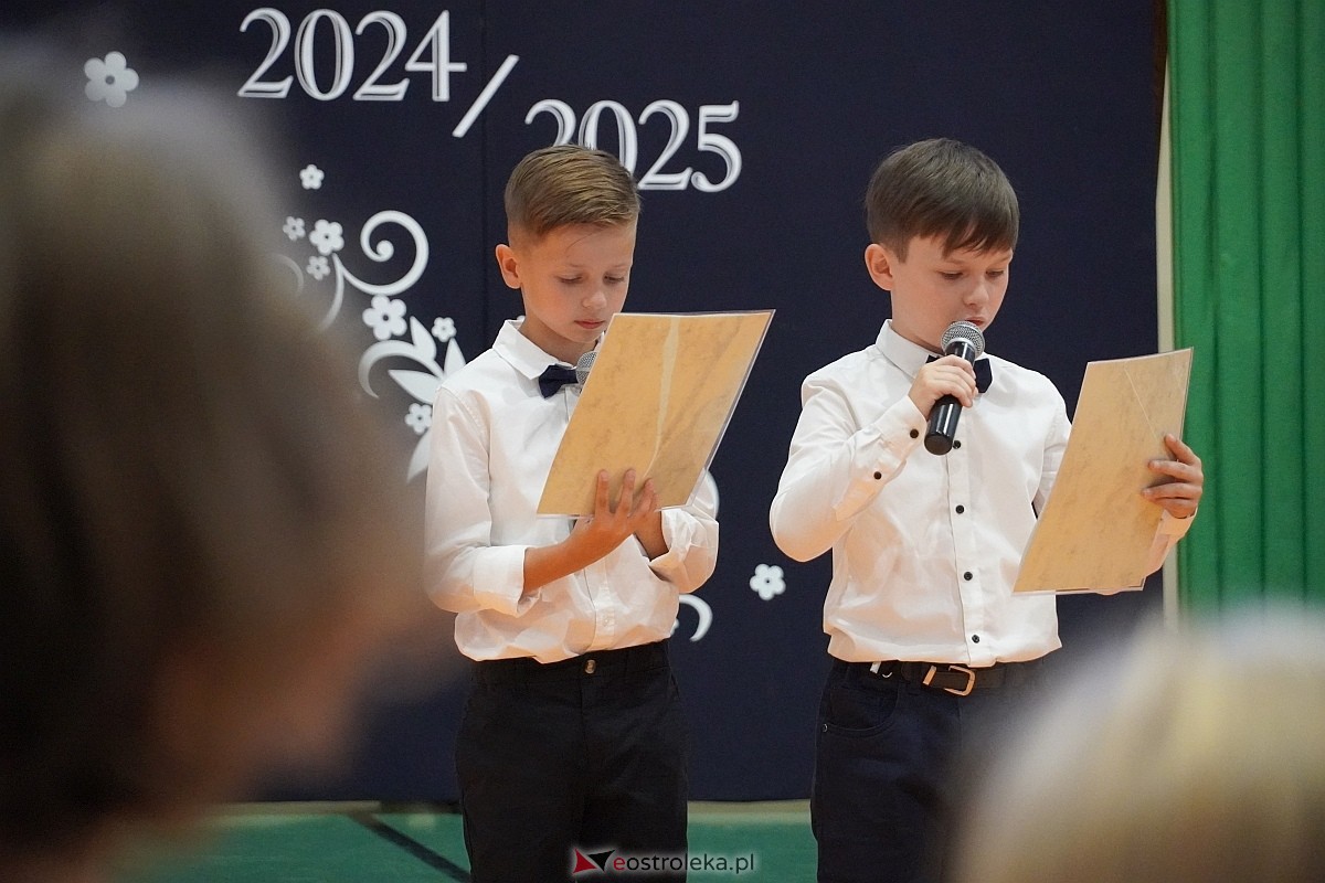 Rozpoczęcie roku szkolnego w 2024/2025 w Szkole Podstawowej nr 5 im. Zofii Niedziałkowskiej w Ostrołęce [02.09.2024] - zdjęcie #22 - eOstroleka.pl