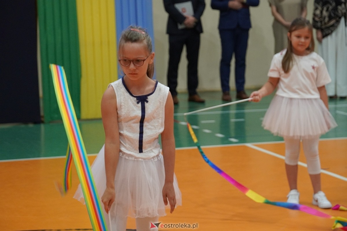 Rozpoczęcie roku szkolnego w 2024/2025 w Szkole Podstawowej nr 5 im. Zofii Niedziałkowskiej w Ostrołęce [02.09.2024] - zdjęcie #19 - eOstroleka.pl
