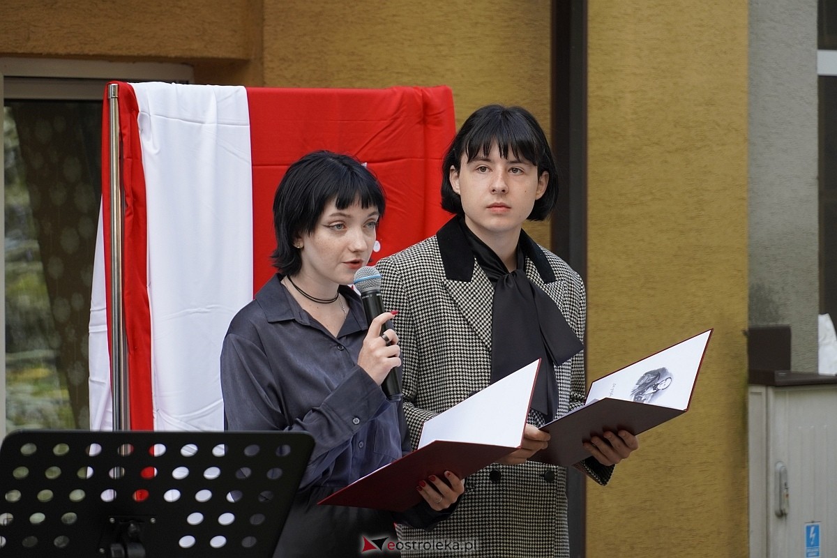 Rozpoczęcie roku szkolnego 2024/25 w I Liceum Ogólnokształcącym w Ostrołęce [02.09.2024] - zdjęcie #48 - eOstroleka.pl