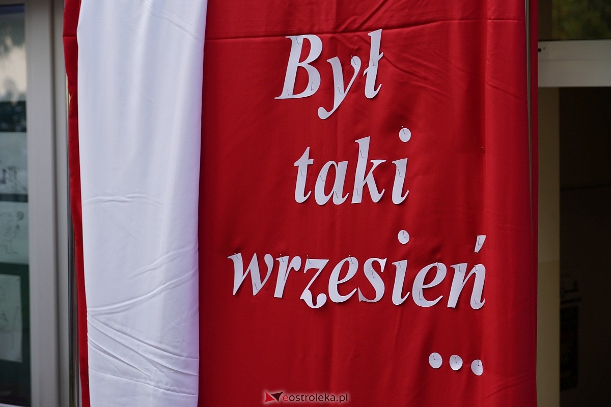 Rozpoczęcie roku szkolnego 2024/25 w I Liceum Ogólnokształcącym w Ostrołęce [02.09.2024] - zdjęcie #39 - eOstroleka.pl