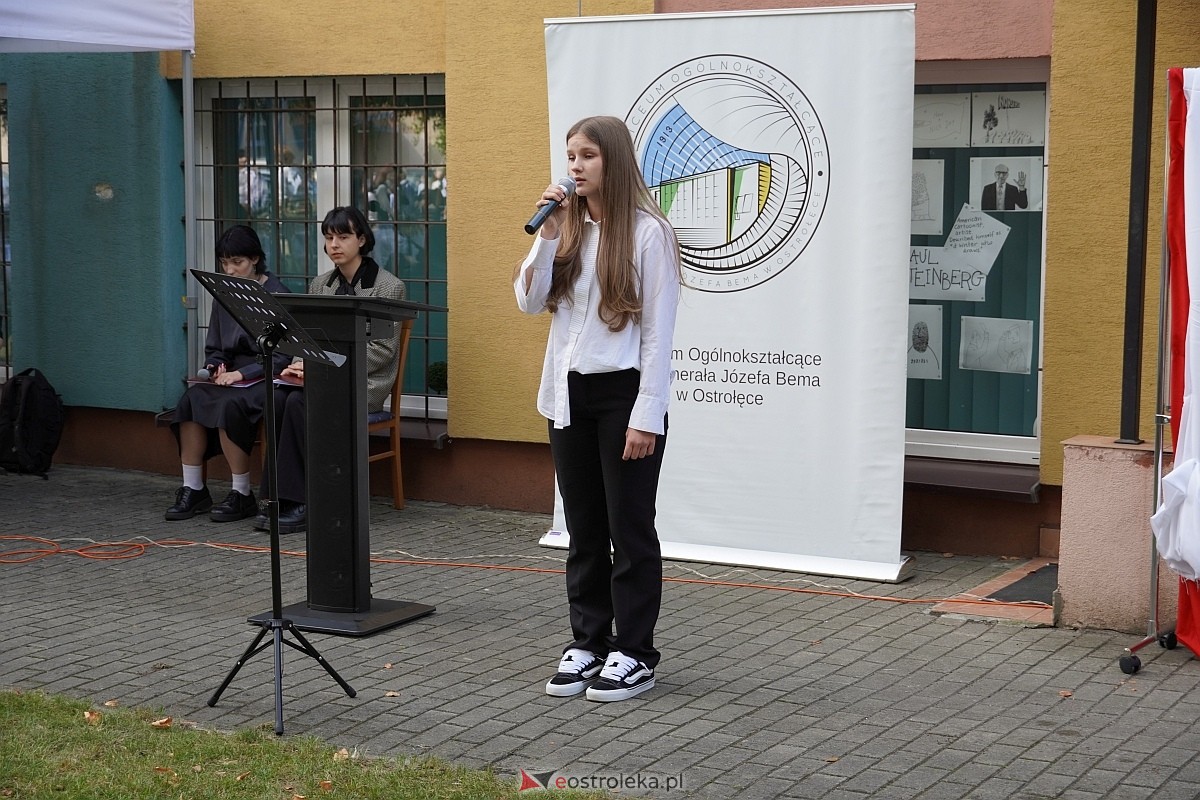 Rozpoczęcie roku szkolnego 2024/25 w I Liceum Ogólnokształcącym w Ostrołęce [02.09.2024] - zdjęcie #35 - eOstroleka.pl