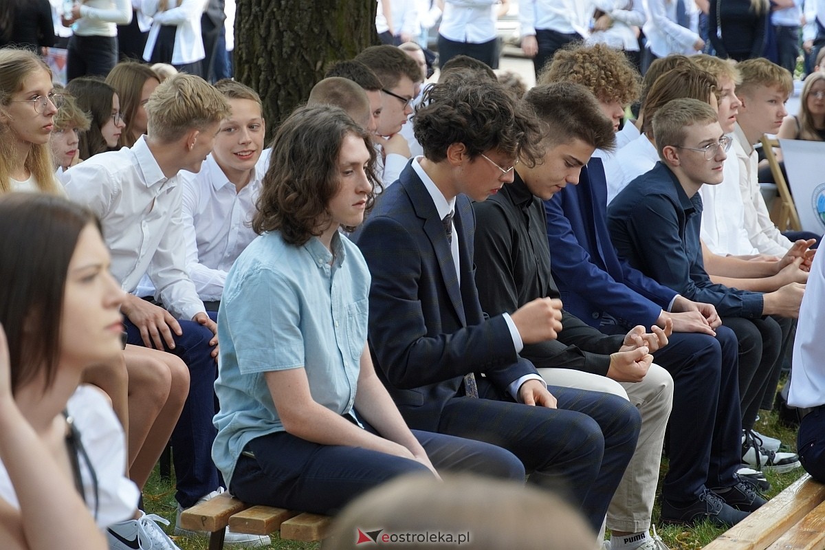 Rozpoczęcie roku szkolnego 2024/25 w I Liceum Ogólnokształcącym w Ostrołęce [02.09.2024] - zdjęcie #30 - eOstroleka.pl