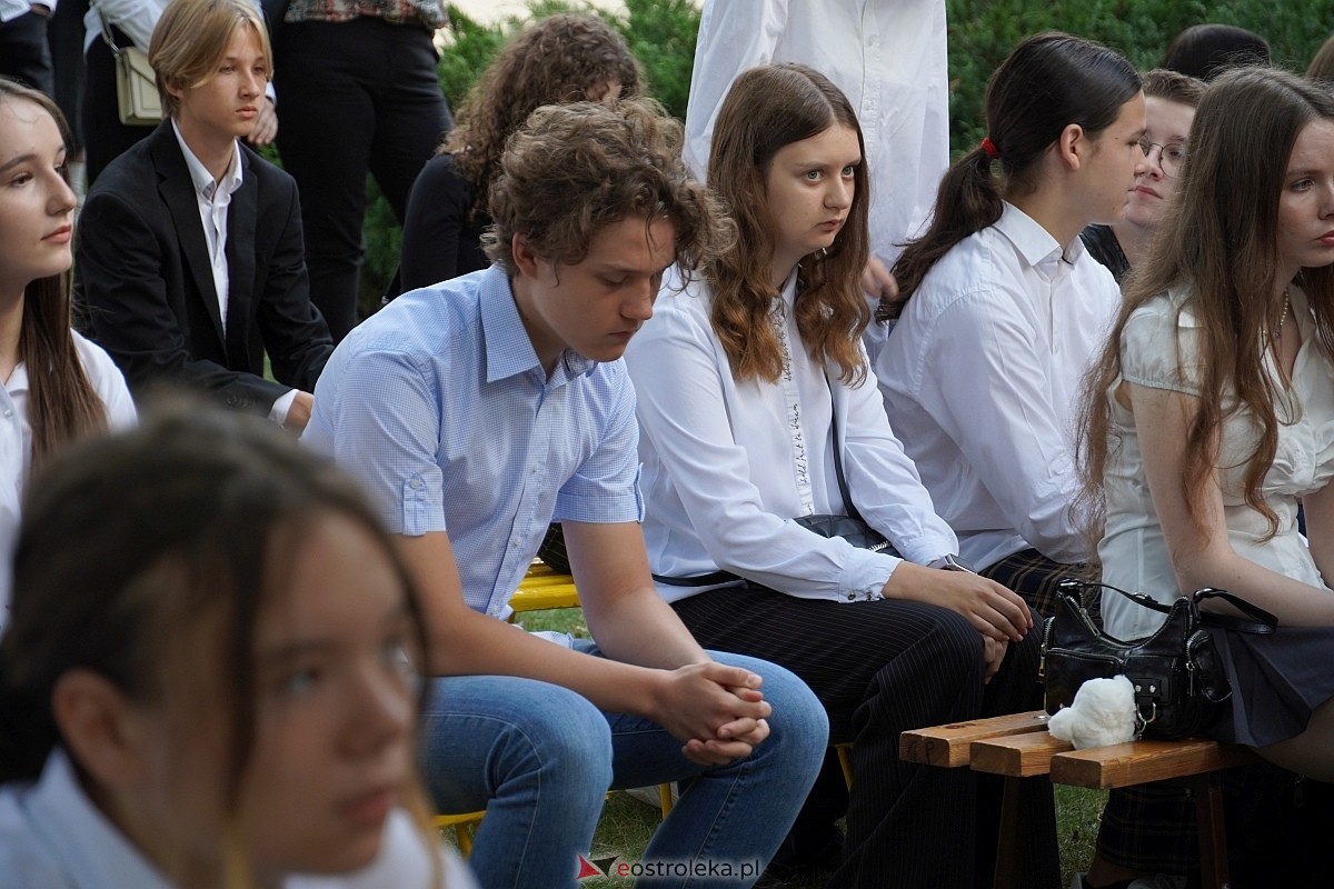 Rozpoczęcie roku szkolnego 2024/25 w I Liceum Ogólnokształcącym w Ostrołęce [02.09.2024] - zdjęcie #26 - eOstroleka.pl